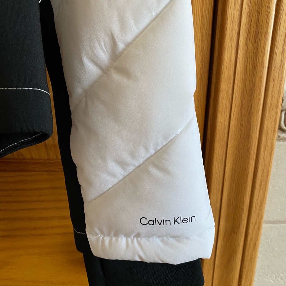 Calvin Klein White and Black Quilted Puffer Jacket with Hood - Picture 4 of 5